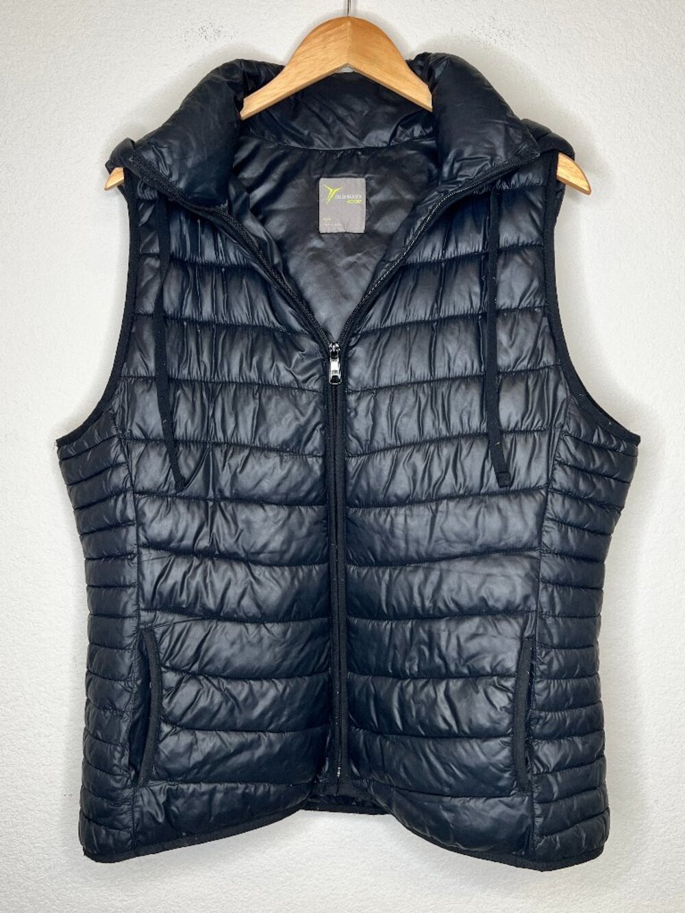 Old Navy Women's Hooded Puffer Vest Black Large